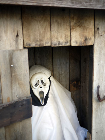 ghostOuthouse
